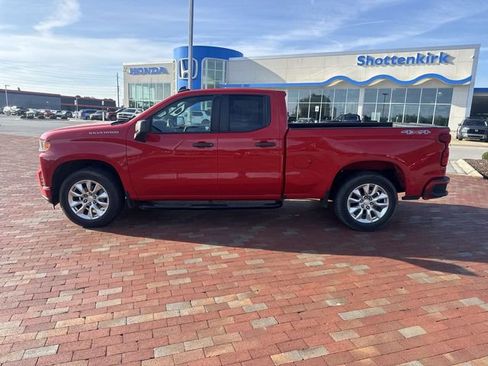 Used 2020 Chevrolet Silverado 1500 Custom w/ Custom Value Package AWD/4WD image 3