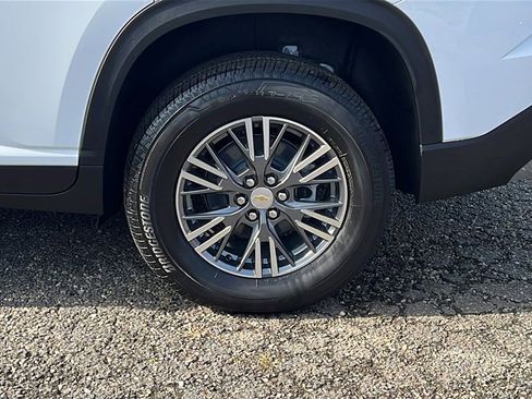 New 2026 Chevrolet Traverse LT image 9