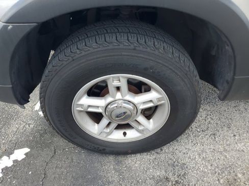 Used 2003 Ford Explorer XLT RWD image 3
