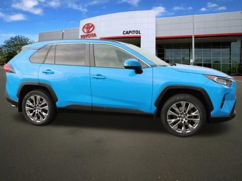 Used 2021 Toyota RAV4 XLE Premium AWD/4WD image 18