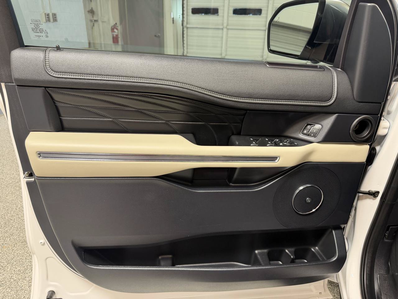 Used 2019 Ford Expedition Platinum RWD image 12