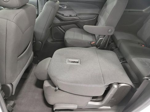 Used 2023 Chevrolet Traverse LT image 24