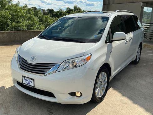 Used 2017 Toyota Sienna XLE Premium AWD/4WD image 12