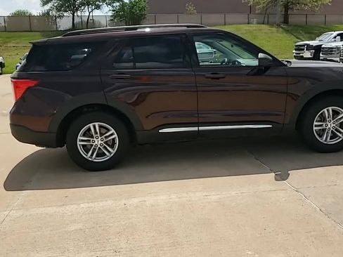Used 2020 Ford Explorer XLT AWD/4WD image 9