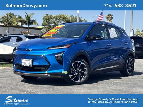 Used 2023 Chevrolet Bolt EUV Premier w/ Sun & Sound Package FWD image 1