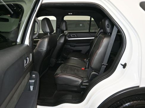 Used 2018 Ford Explorer XLT w/ Equipment Group 202A FWD image 12