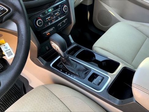 Used 2018 Ford Escape SE w/ Ford Safe & Smart Package AWD/4WD image 17