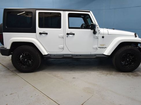 Used 2015 Jeep Wrangler Unlimited Sahara AWD/4WD image 35