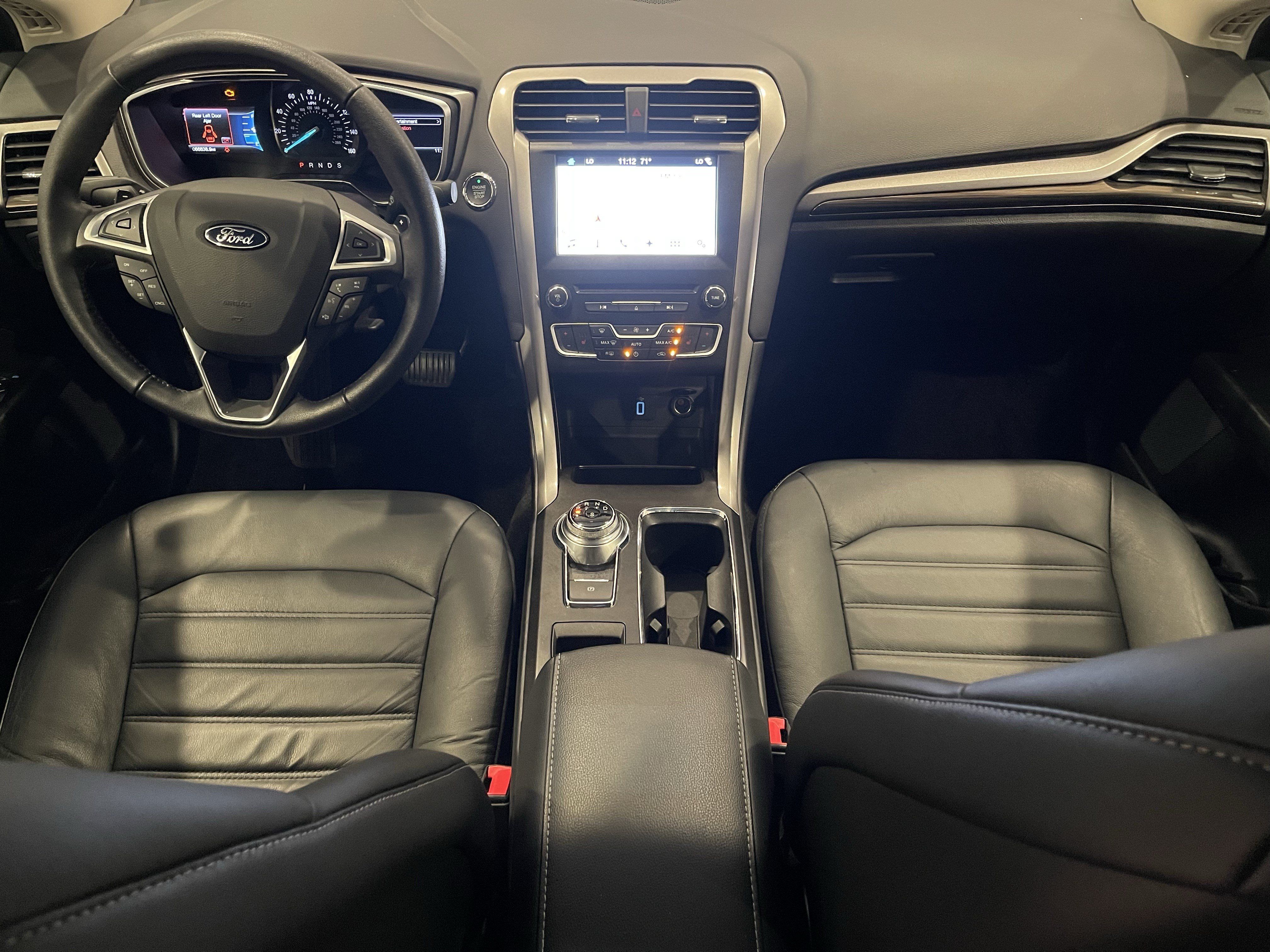 Used 2018 Ford Fusion SE w/ Fusion SE Technology Package AWD/4WD image 16