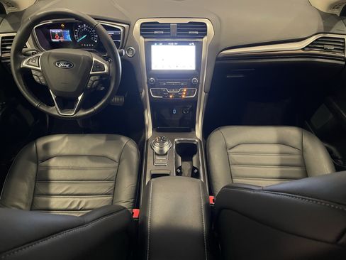 Used 2018 Ford Fusion SE w/ Fusion SE Technology Package AWD/4WD image 16