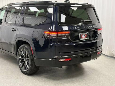 Certified 2025 Jeep Grand Wagoneer Series III w/ Rear Seat Video Group 1 AWD/4WD image 23