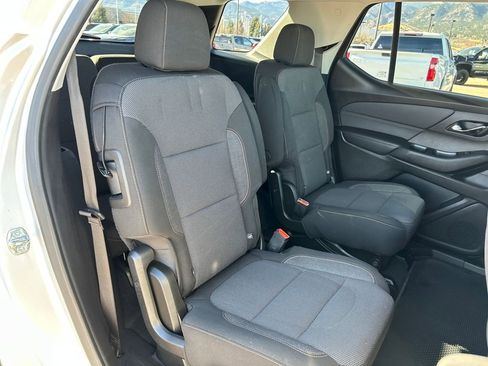Used 2021 Chevrolet Traverse LT image 23