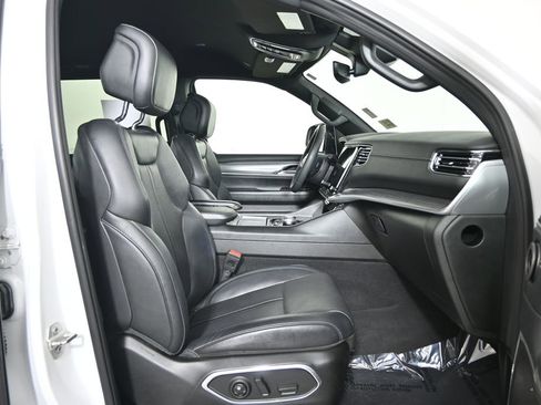 Used 2023 Jeep Wagoneer L Series II image 13