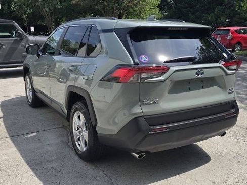 Used 2021 Toyota RAV4 XLE w/ Convenience Package AWD/4WD image 3