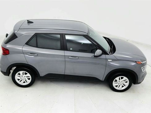 Used 2021 Hyundai Venue SE FWD image 18