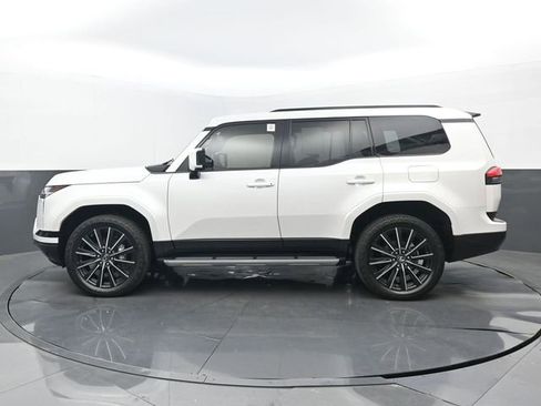 Used 2024 Lexus GX 550 w/ Accessory Package (31) image 24