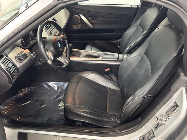 Used 2004 BMW Z4 2.5i RWD image 12