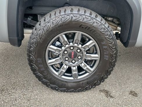 Used 2026 GMC Sierra 1500 AT4X w/ LPO, Black Badging Package AWD/4WD image 9