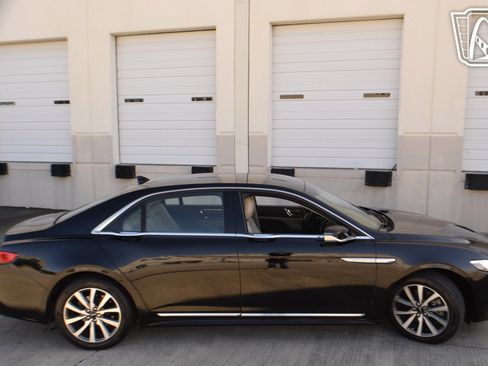 Used 2018 Lincoln Continental Premiere image 14