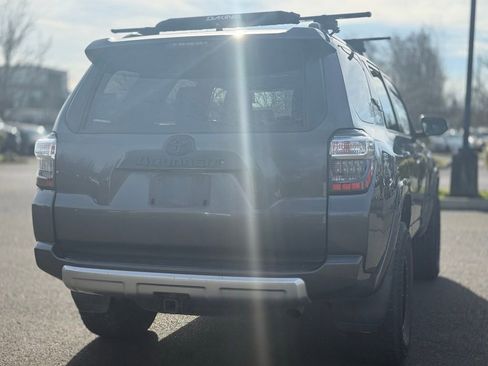 Used 2018 Toyota 4Runner TRD Off-Road Premium image 3