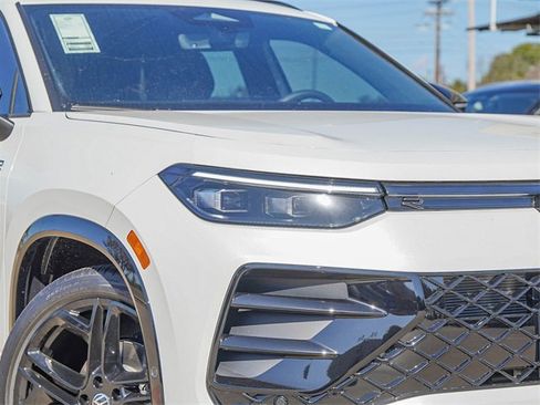 New 2026 Volkswagen Tiguan SE R-Line image 3