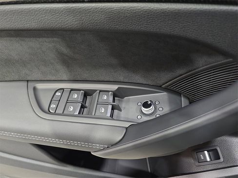 New 2025 Audi SQ5 Prestige image 28