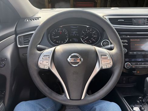 Used 2016 Nissan Rogue SV AWD/4WD image 19