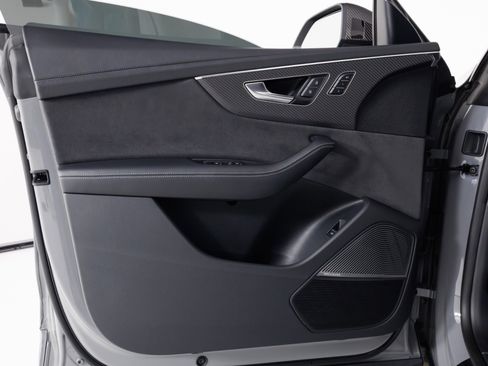 Used 2024 Audi RS Q8 4.0T quattro w/ Black Optic Package image 33