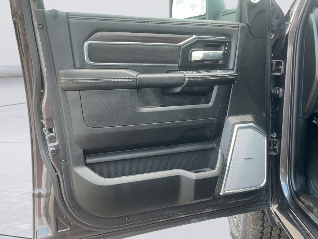New 2026 RAM 2500 Laramie AWD/4WD image 18