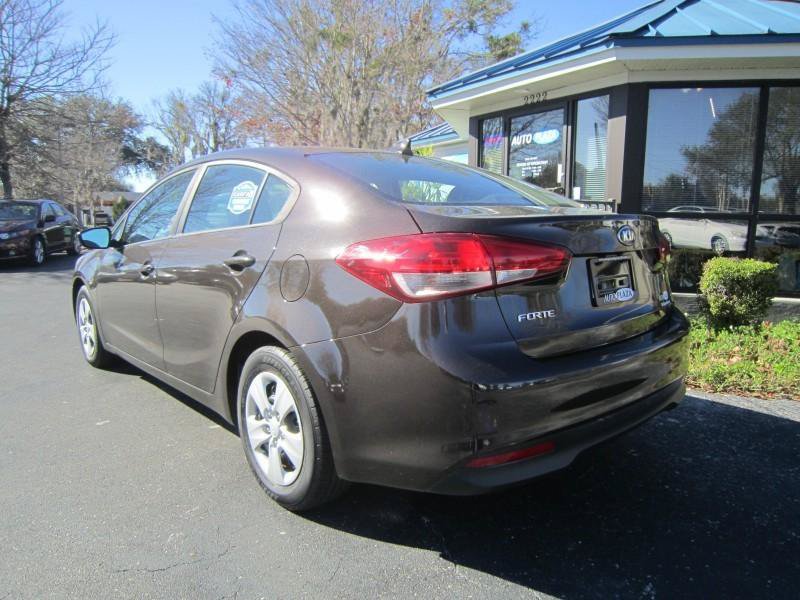 Used 2017 Kia Forte LX w/ LX Popular Package FWD image 7