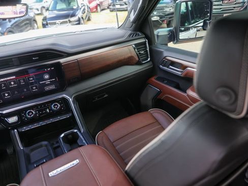 Used 2024 GMC Sierra 2500 Denali Ultimate w/ Max Trailering Package AWD/4WD image 31