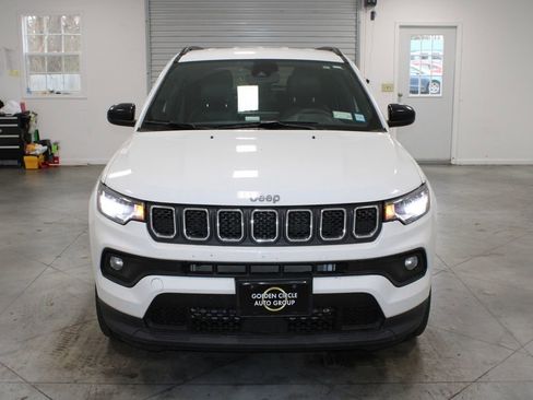 Used 2024 Jeep Compass Latitude image 3