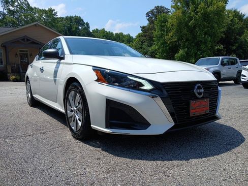 Used 2024 Nissan Altima 2.5 S FWD image 4