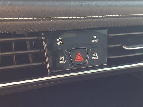 Used 2025 Volkswagen Atlas SEL Premium R-Line AWD/4WD image 9