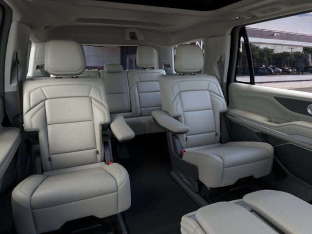 New 2026 Lincoln Navigator Reserve w/ Jet Appearance Package AWD/4WD image 11