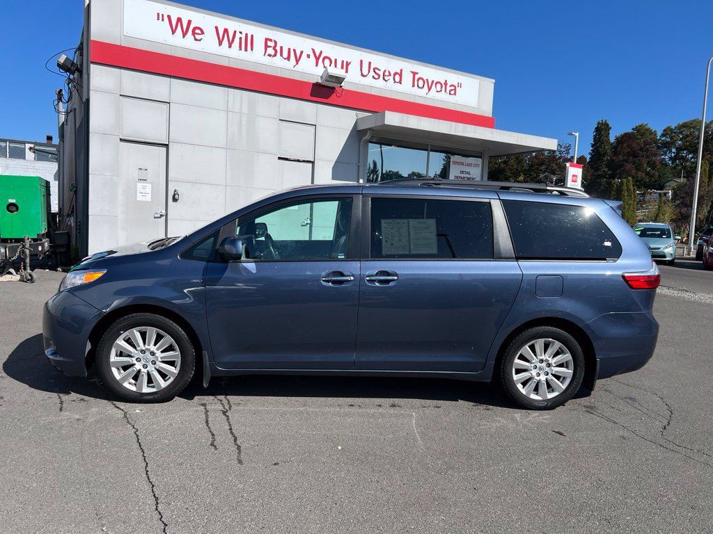Used 2017 Toyota Sienna XLE Premium w/ Outdoor Package AWD/4WD image 7
