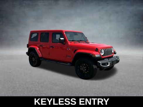 Used 2025 Jeep Wrangler Unlimited Sahara AWD/4WD image 7