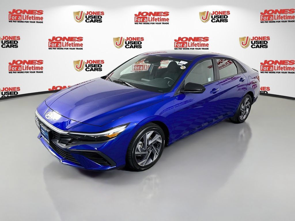 Certified 2025 Hyundai Elantra Sport FWD image 12