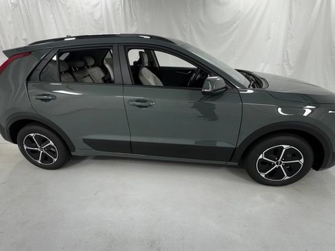 New 2026 Kia Niro EX FWD image 2