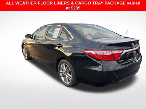 Used 2017 Toyota Camry SE image 3