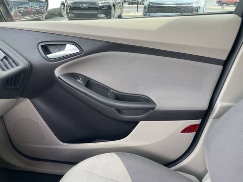 Used 2013 Ford Focus SE FWD image 19