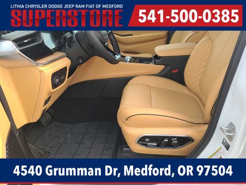 New 2026 Jeep Grand Cherokee Summit w/ Obsidian Package AWD/4WD image 19