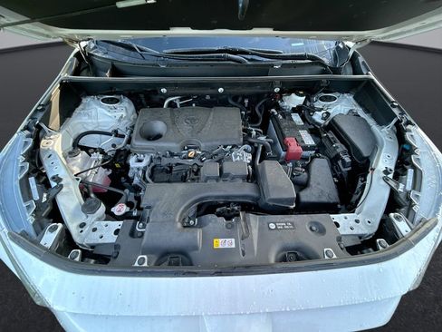 Used 2025 Toyota RAV4 XLE FWD image 31