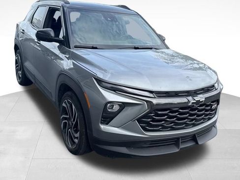 Used 2025 Chevrolet TrailBlazer RS w/ Convenience Package FWD image 2
