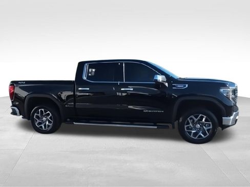 Used 2022 GMC Sierra 1500 SLT w/ SLT Premium Package AWD/4WD image 9