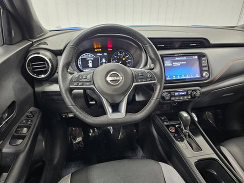 Used 2023 Nissan Kicks SR w/ SR Premium Package FWD image 14