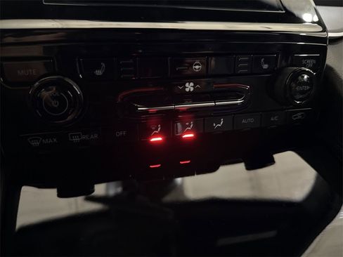 New 2025 Jeep Grand Cherokee L Laredo image 13