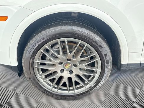 Used 2017 Porsche Cayenne AWD/4WD image 35