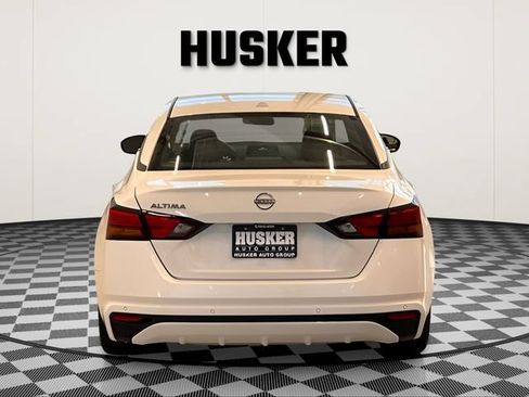 Used 2025 Nissan Altima 2.5 SV FWD image 7