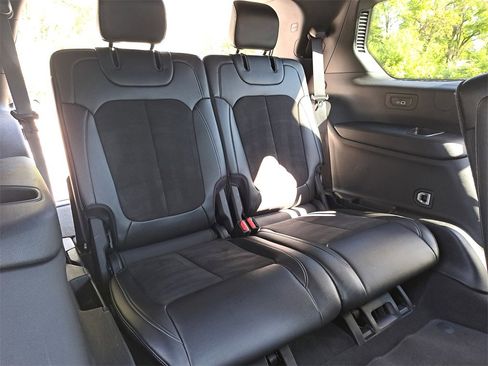 Used 2023 Jeep Grand Cherokee L Laredo image 12